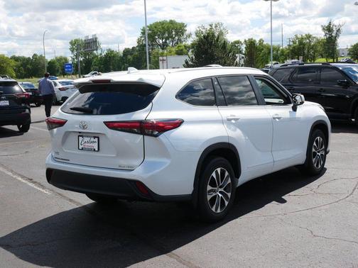 Wind Chill Pearl 2023 Toyota Highlander XLE