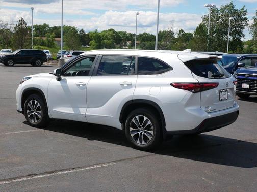 Wind Chill Pearl 2023 Toyota Highlander XLE