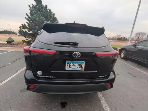 2020 Toyota Highlander LE