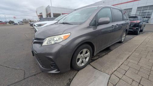 2018 Toyota Sienna LE