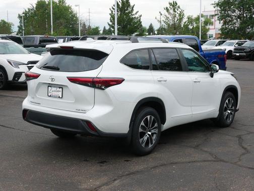 Pearl 2023 Toyota Highlander XLE