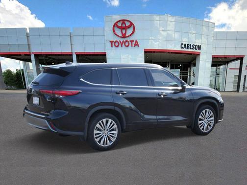 Midnight Black Metallic 2022 Toyota Highlander Platinum