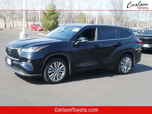 Midnight Black Metallic 2022 Toyota Highlander Platinum