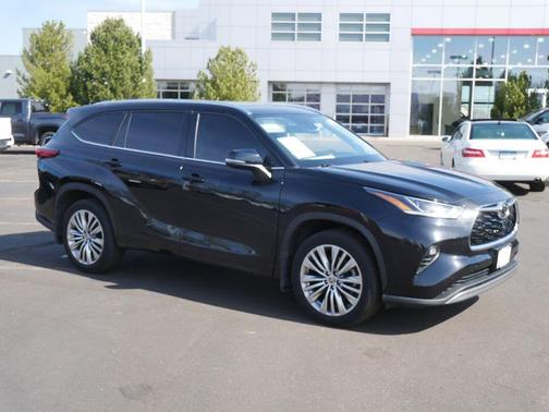 Midnight Black Metallic 2022 Toyota Highlander Platinum