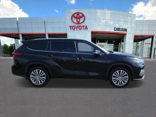 Midnight Black Metallic 2022 Toyota Highlander Platinum