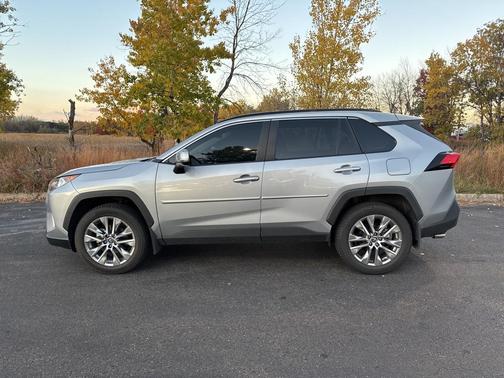 2020 Toyota RAV4 XLE Premium