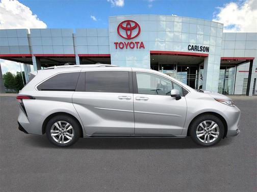 2022 Toyota Sienna Limited
