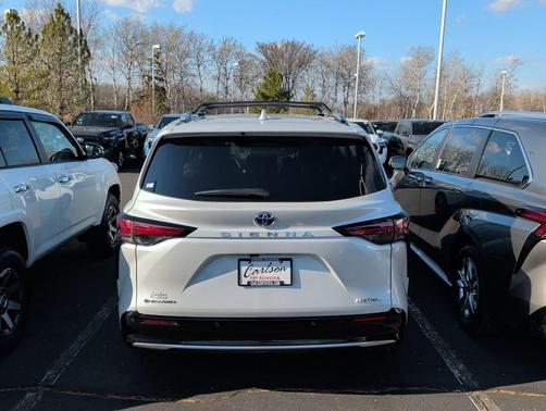 2025 Toyota Sienna Platinum