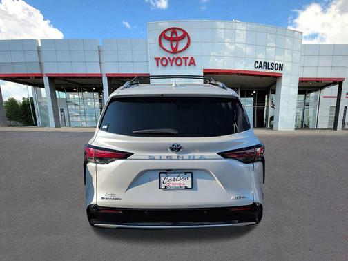 Wind Chill Pearl 2025 Toyota Sienna Platinum