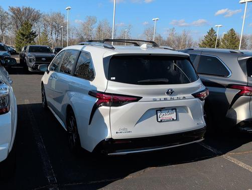 2025 Toyota Sienna Platinum