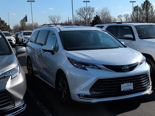 2025 Toyota Sienna Platinum