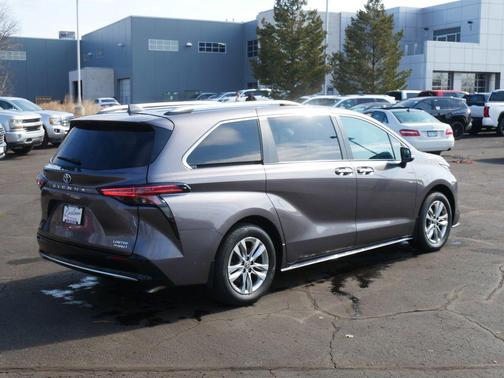 2023 Toyota Sienna Limited