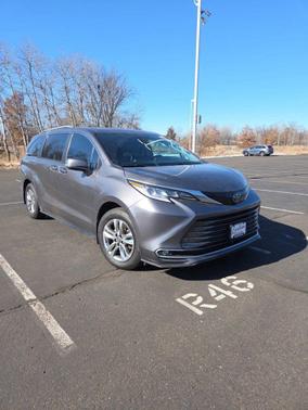 2023 Toyota Sienna Limited