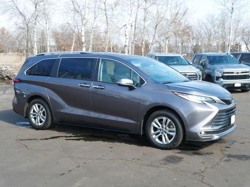 2023 Toyota Sienna Limited