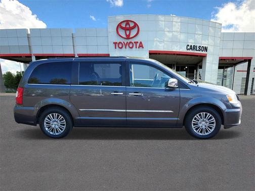 2016 Chrysler Town & Country Touring-L