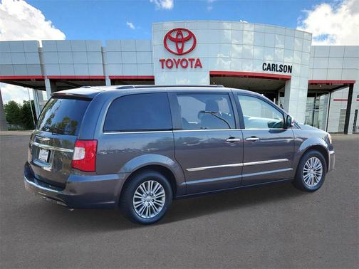 2016 Chrysler Town & Country Touring-L