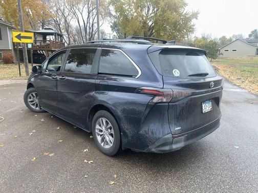 2023 Toyota Sienna XLE