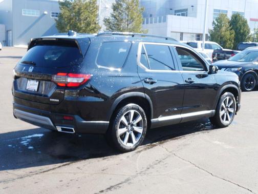 2025 Honda Pilot Touring 8-Passenger