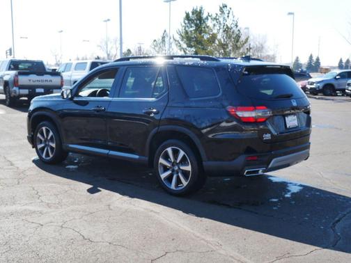 2025 Honda Pilot Touring 8-Passenger