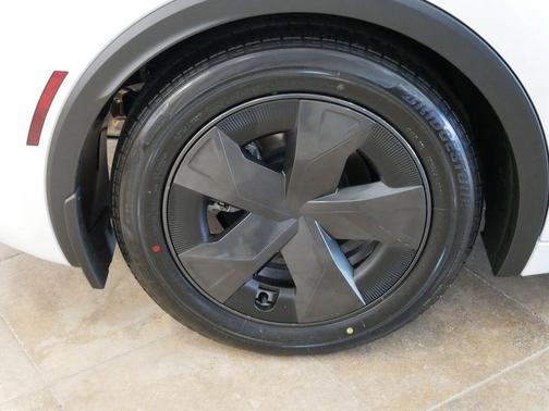 Pearl 2026 Toyota Prius Plug-In Hybrid SE