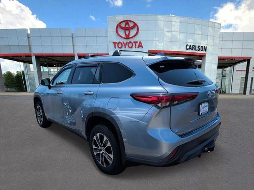 Moon Dust 2022 Toyota Highlander XLE