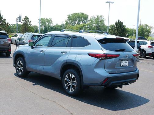 Moon Dust 2022 Toyota Highlander XLE