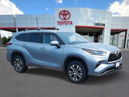 Moon Dust 2022 Toyota Highlander XLE