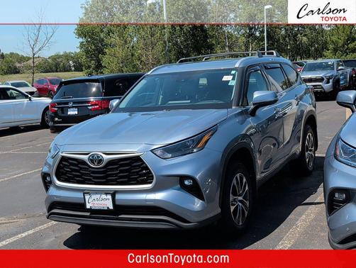 Moon Dust 2022 Toyota Highlander XLE