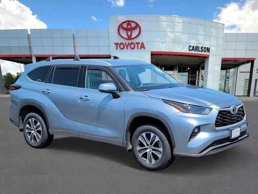 Moon Dust 2022 Toyota Highlander XLE