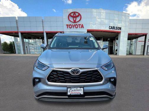 Moon Dust 2022 Toyota Highlander XLE