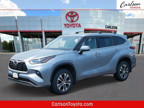 Moon Dust 2022 Toyota Highlander XLE