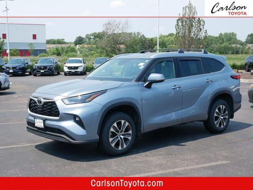Moon Dust 2022 Toyota Highlander XLE
