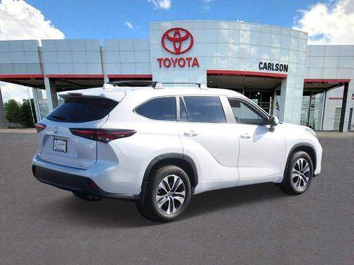 Wind Chill Pearl 2024 Toyota Highlander XLE