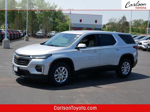 Silver Ice Metallic 2022 Chevrolet Traverse LS