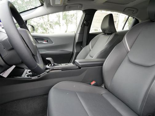 2025 Toyota Prius XLE