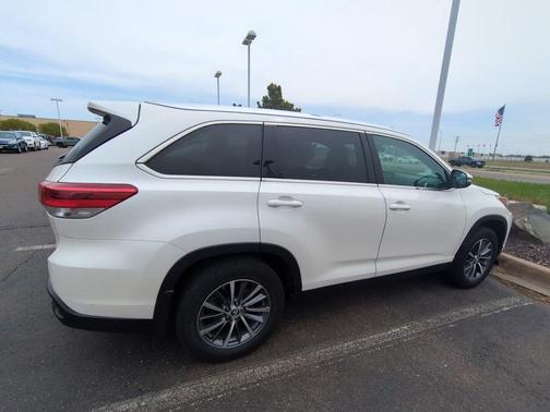 Blizzard Pearl 2019 Toyota Highlander XLE