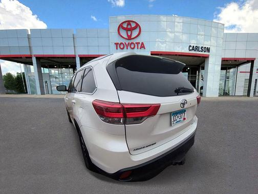 Blizzard Pearl 2019 Toyota Highlander XLE