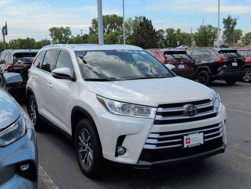 Blizzard Pearl 2019 Toyota Highlander XLE