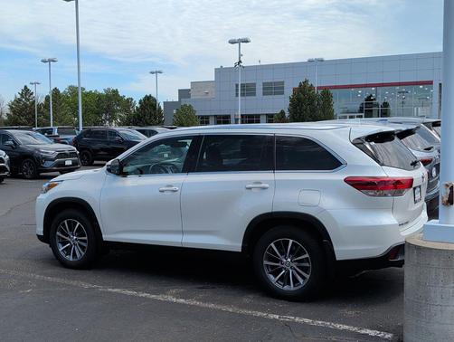 Blizzard Pearl 2019 Toyota Highlander XLE