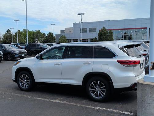 Blizzard Pearl 2019 Toyota Highlander XLE