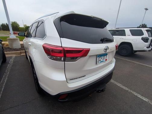Blizzard Pearl 2019 Toyota Highlander XLE