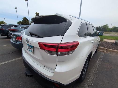 Blizzard Pearl 2019 Toyota Highlander XLE