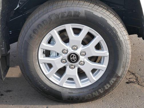 Ice Cap 2025 Toyota Tacoma SR5