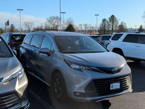 2024 Toyota Sienna Woodland Edition