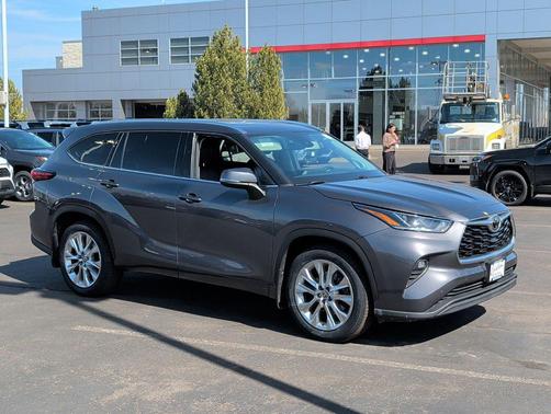 Magnetic Gray Metallic 2022 Toyota Highlander Limited