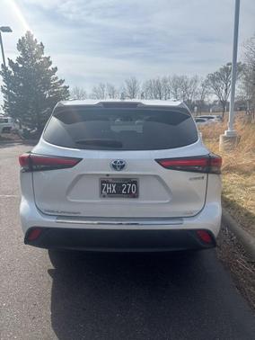 Wind Chill Pearl 2022 Toyota Highlander Hybrid XLE