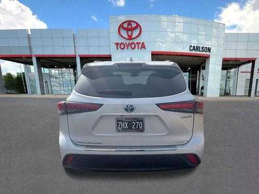 Wind Chill Pearl 2022 Toyota Highlander Hybrid XLE