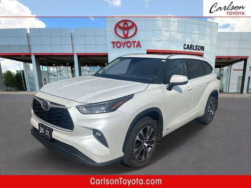 Wind Chill Pearl 2022 Toyota Highlander Hybrid XLE