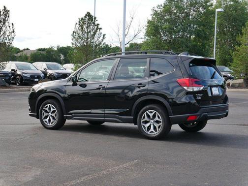Crystal Black Silica 2023 Subaru Forester Premium