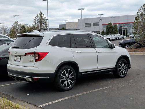 Lunar Silver Metallic 2020 Honda Pilot AWD Elite